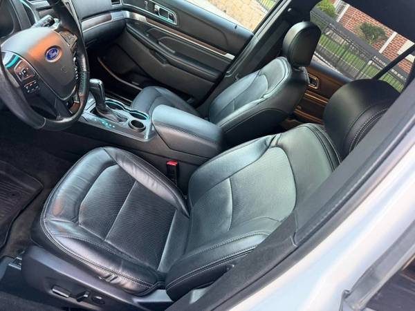 2017 Ford, dovoz USA — foto 5 z 7