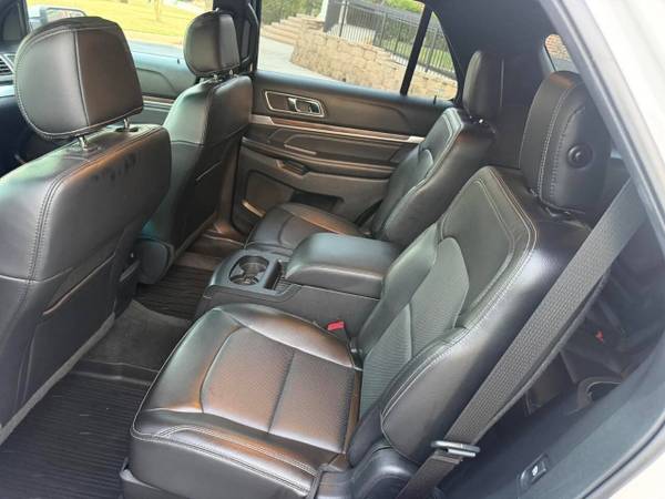 2017 Ford, dovoz USA — foto 6 z 7