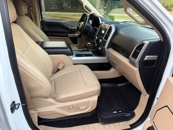 2017 Ford, dovoz USA — foto 8 z 8