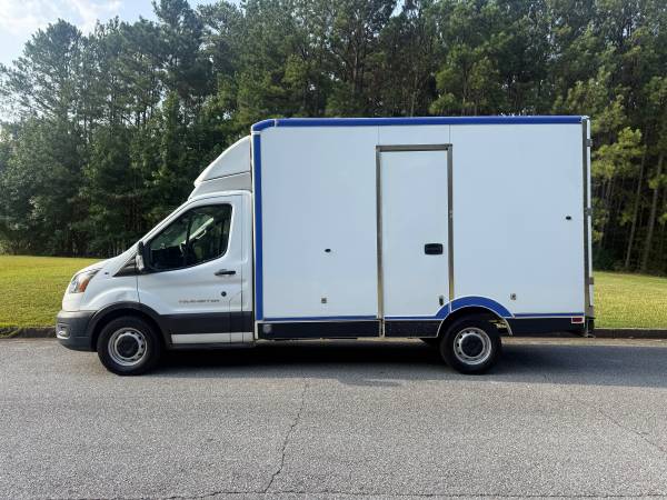 2021 Ford, dovoz USA — foto 3 z 11