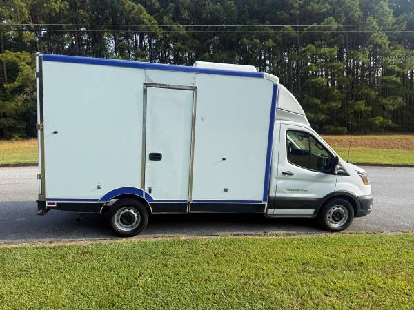 2021 Ford, dovoz USA — foto 4 z 11