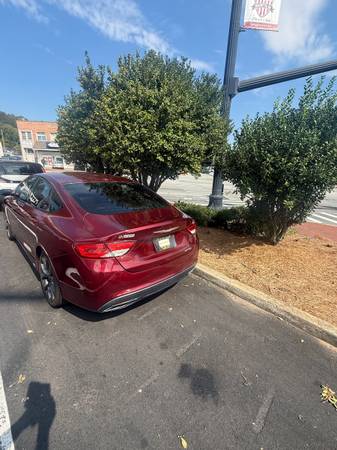 2015 Chrysler, dovoz USA — foto 4 z 12