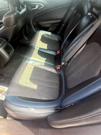 2015 Chrysler, dovoz USA — foto 6 z 12