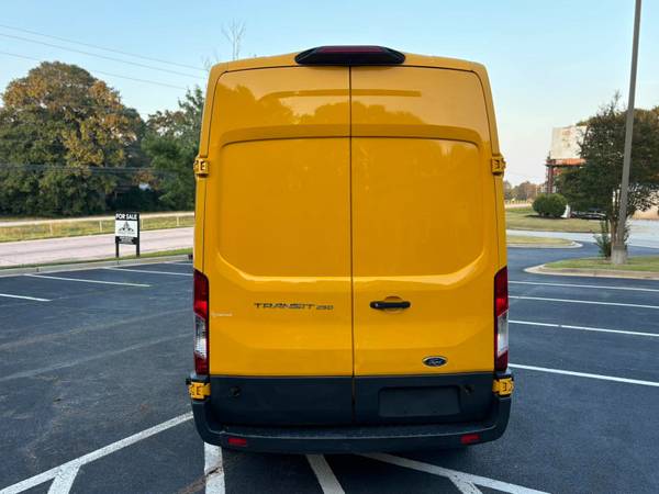 2018 Ford, dovoz USA — foto 7 z 12