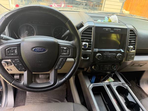 2016 Ford, dovoz USA — foto 4 z 10