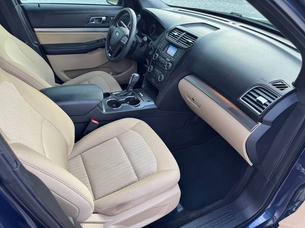 2017 Ford, dovoz USA — foto 11 z 12