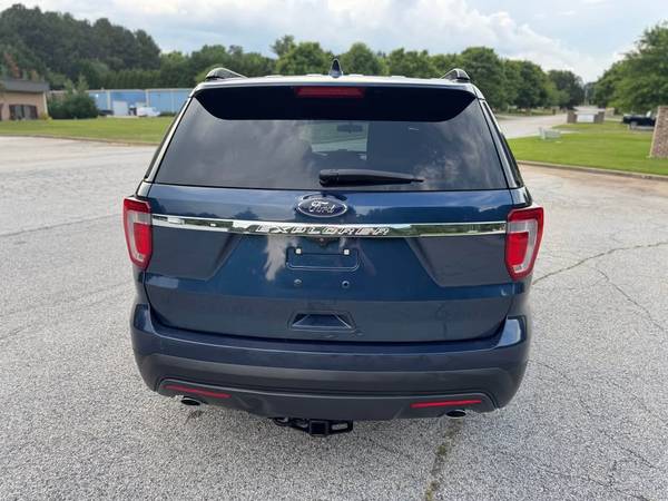2017 Ford, dovoz USA — foto 3 z 12