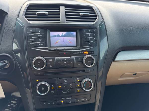 2017 Ford, dovoz USA — foto 7 z 12