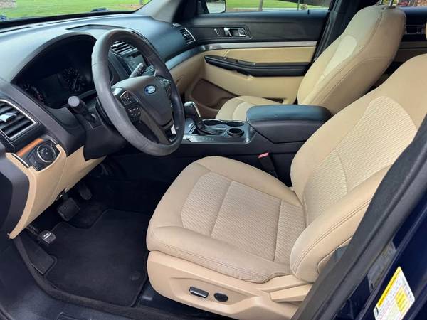 2017 Ford, dovoz USA — foto 8 z 12