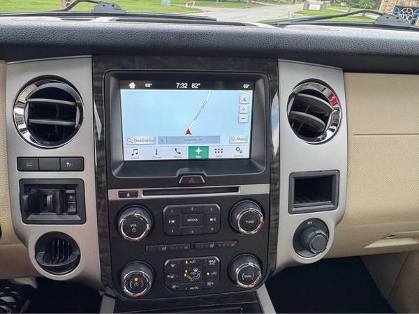 2017 Ford, dovoz USA — foto 11 z 12