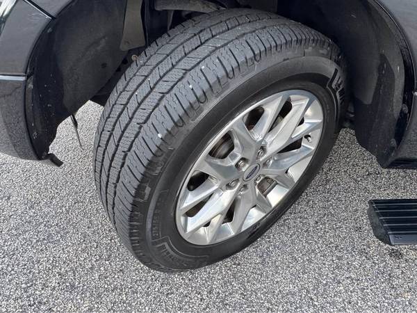 2017 Ford, dovoz USA — foto 8 z 12