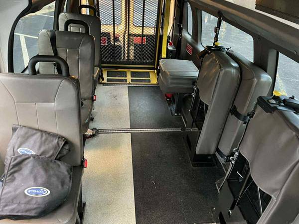 2011 Ford, dovoz USA — foto 6 z 8