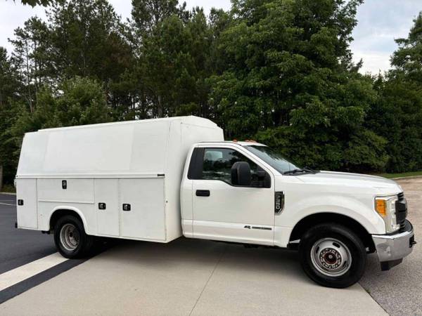 2017 Ford, dovoz USA — foto 2 z 11