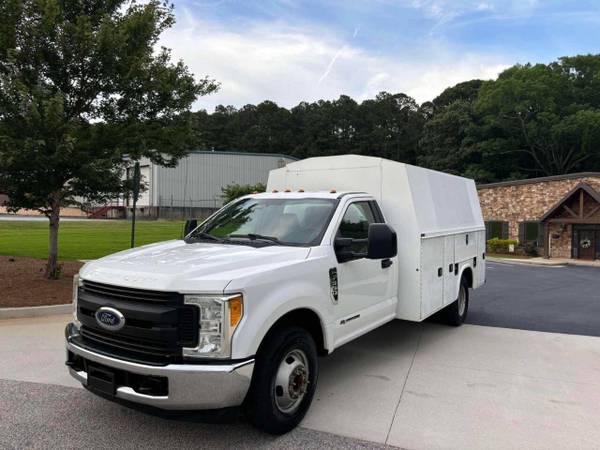 2017 Ford, dovoz USA — foto 3 z 11