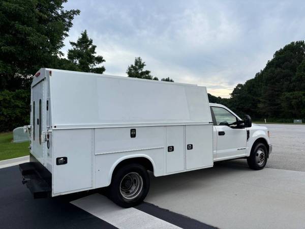2017 Ford, dovoz USA — foto 5 z 11