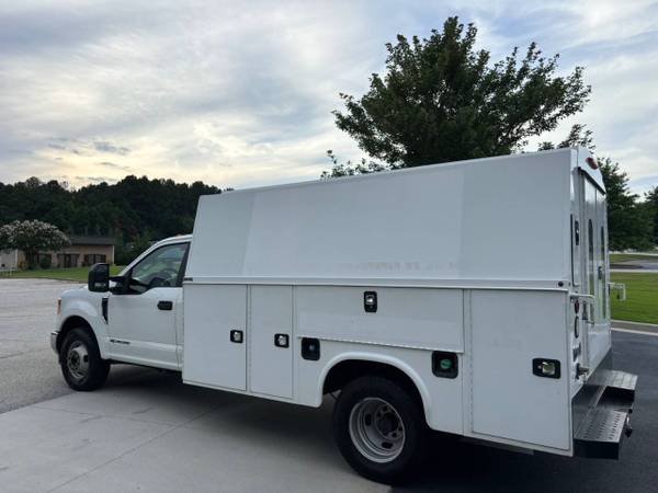 2017 Ford, dovoz USA — foto 7 z 11
