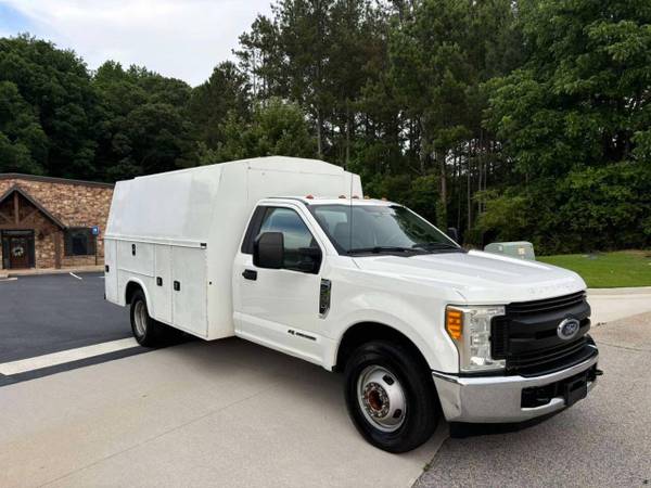 2017 Ford, dovoz USA — foto 8 z 11