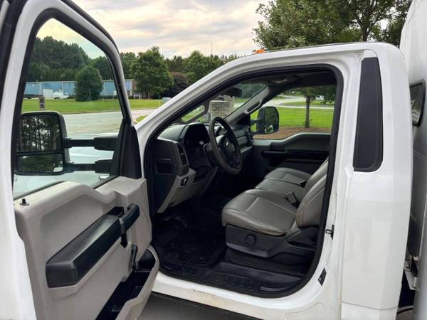 2017 Ford, dovoz USA — foto 9 z 11