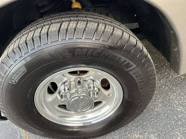 2005 Ford, dovoz USA — foto 3 z 10