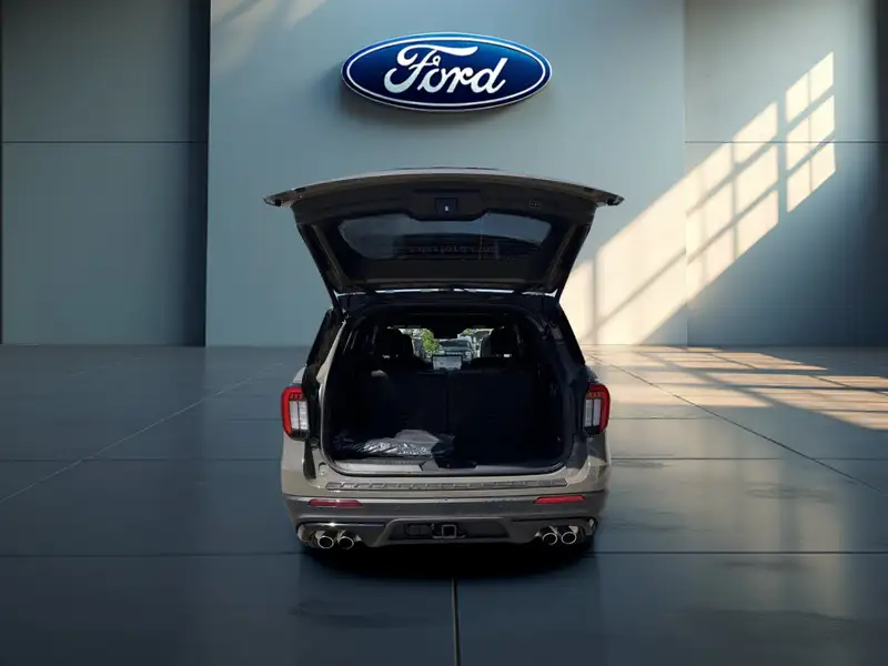 2026 Ford Explorer ST, šedá, 22 km, dovoz Kanada — foto 7 z 12
