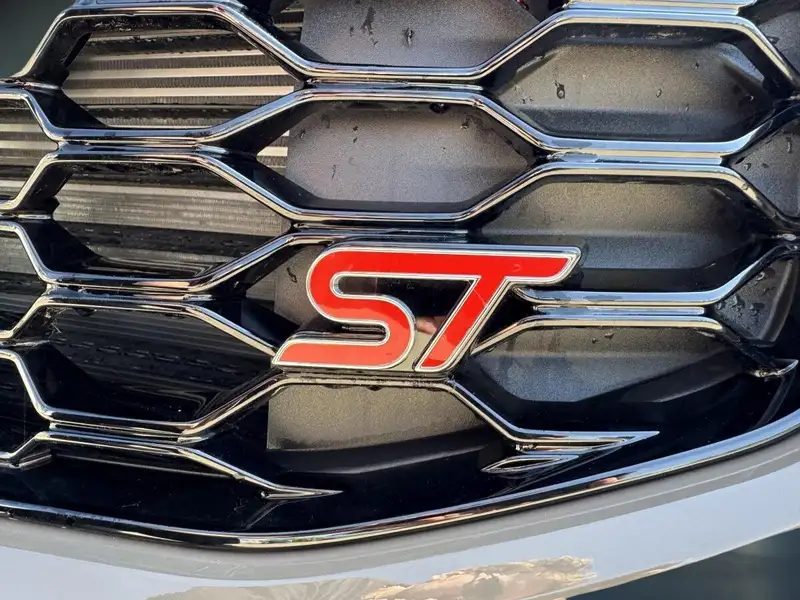 2026 Ford Explorer ST, šedá, 22 km, dovoz Kanada — foto 9 z 12