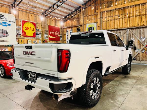 2026 GMC, dovoz USA — foto 7 z 12