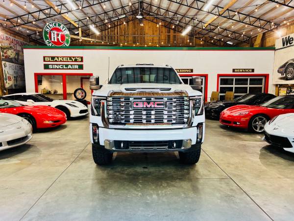 2026 GMC, dovoz USA — foto 9 z 12