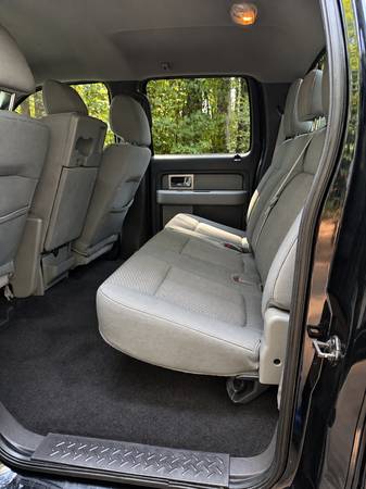2011 Ford, dovoz USA — foto 7 z 12