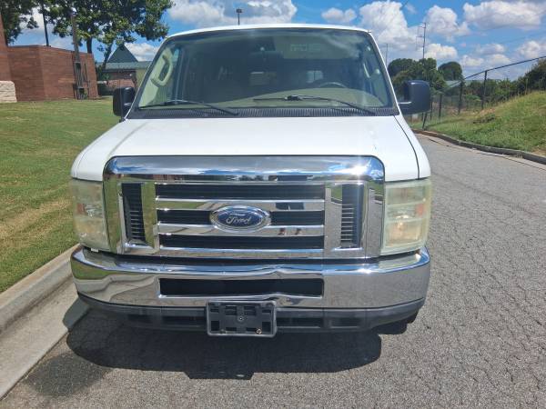2011 Ford, dovoz USA — foto 2 z 6
