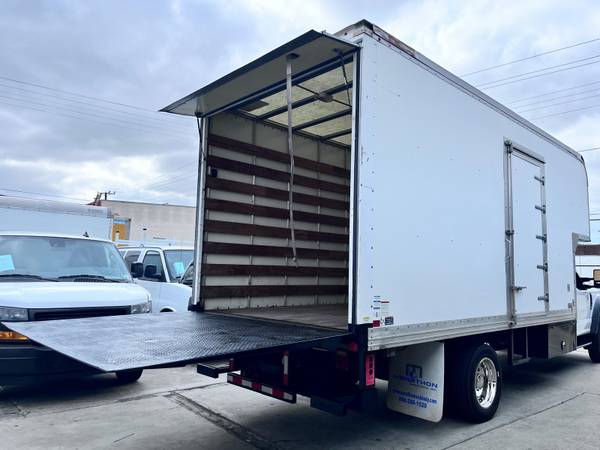 2019 Ford, dovoz USA — foto 8 z 12