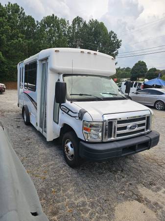 2013 Ford, dovoz USA — foto 2 z 12