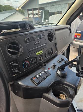 2013 Ford, dovoz USA — foto 7 z 12