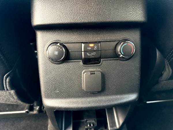 2016 Ford, dovoz USA — foto 9 z 10