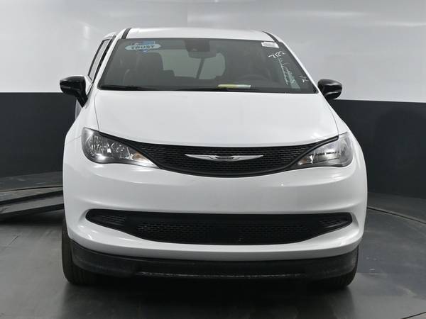 2025 Chrysler, dovoz USA — foto 2 z 6