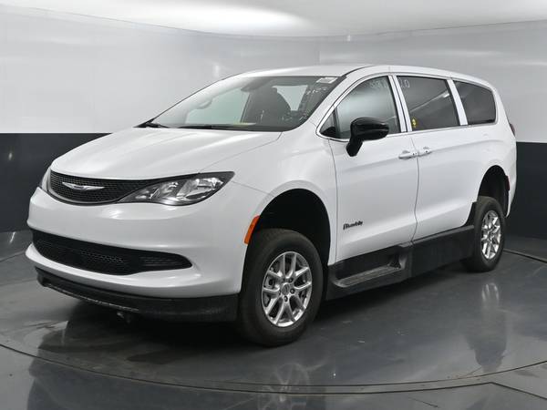 2025 Chrysler, dovoz USA — foto 3 z 6