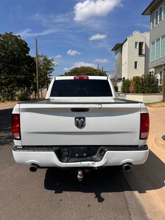 2016 Dodge, dovoz USA — foto 8 z 10