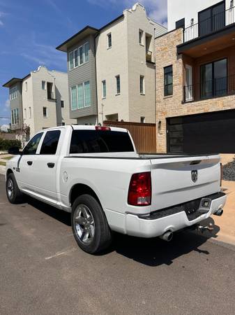 2016 Dodge, dovoz USA — foto 9 z 10