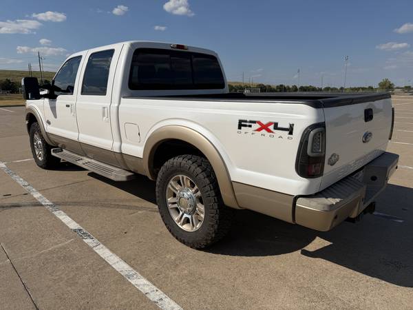 2011 Ford, dovoz USA — foto 5 z 12