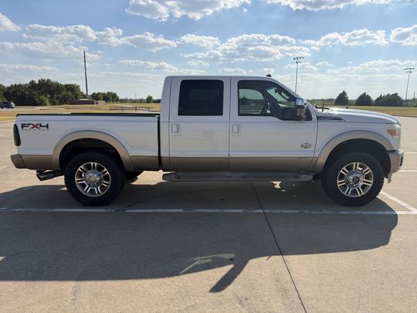 2011 Ford, dovoz USA — foto 8 z 12
