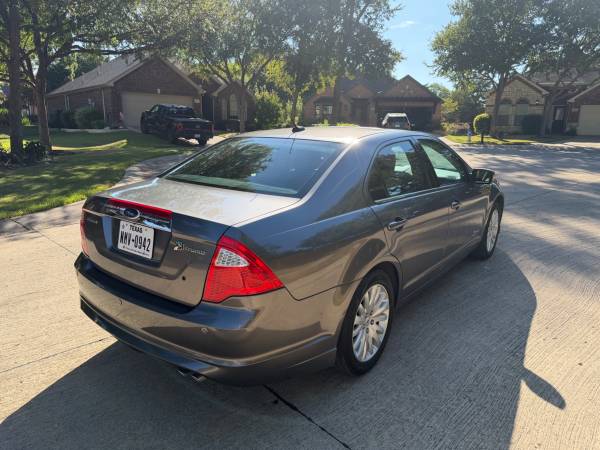 2010 Ford, dovoz USA — foto 3 z 12