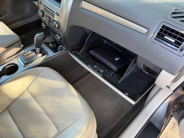 2010 Ford, dovoz USA — foto 5 z 12
