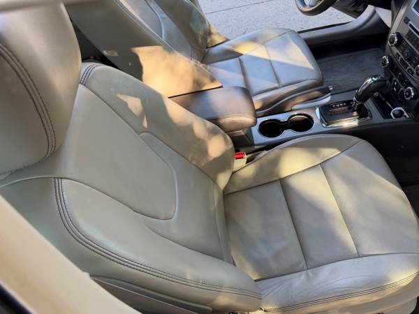 2010 Ford, dovoz USA — foto 6 z 12