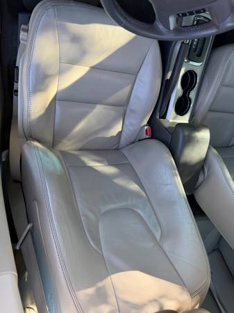 2010 Ford, dovoz USA — foto 7 z 12