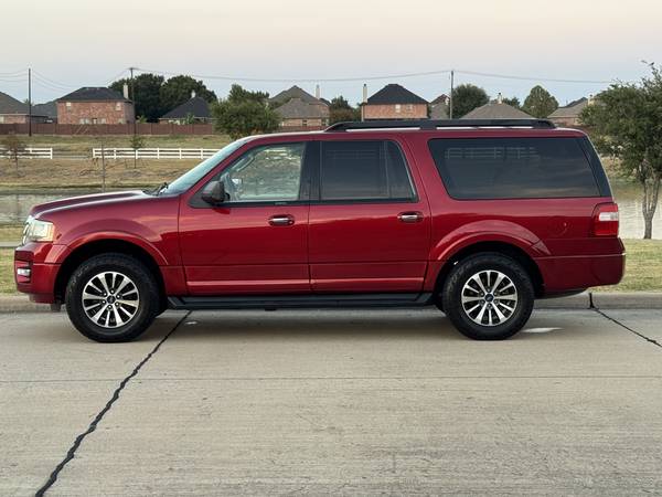 2016 Ford, dovoz USA — foto 5 z 12