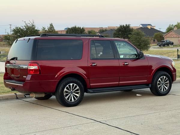 2016 Ford, dovoz USA — foto 8 z 12