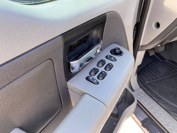 2004 Ford, dovoz USA — foto 8 z 12