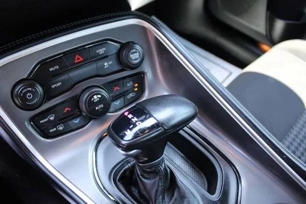 2021 Dodge, dovoz USA — foto 12 z 12