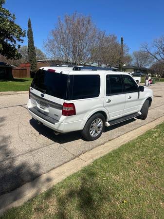 2017 Ford, dovoz USA — foto 10 z 12