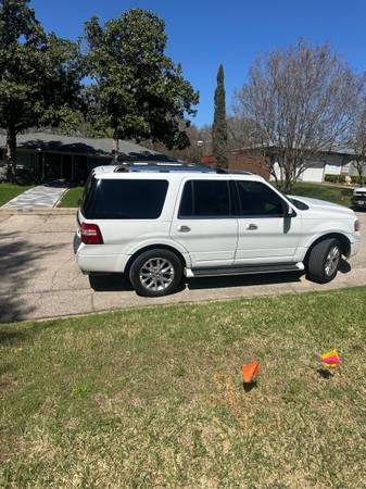 2017 Ford, dovoz USA — foto 11 z 12