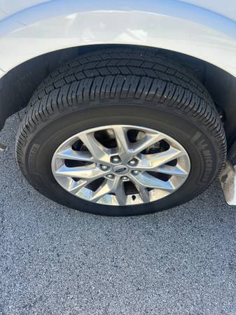 2017 Ford, dovoz USA — foto 2 z 12